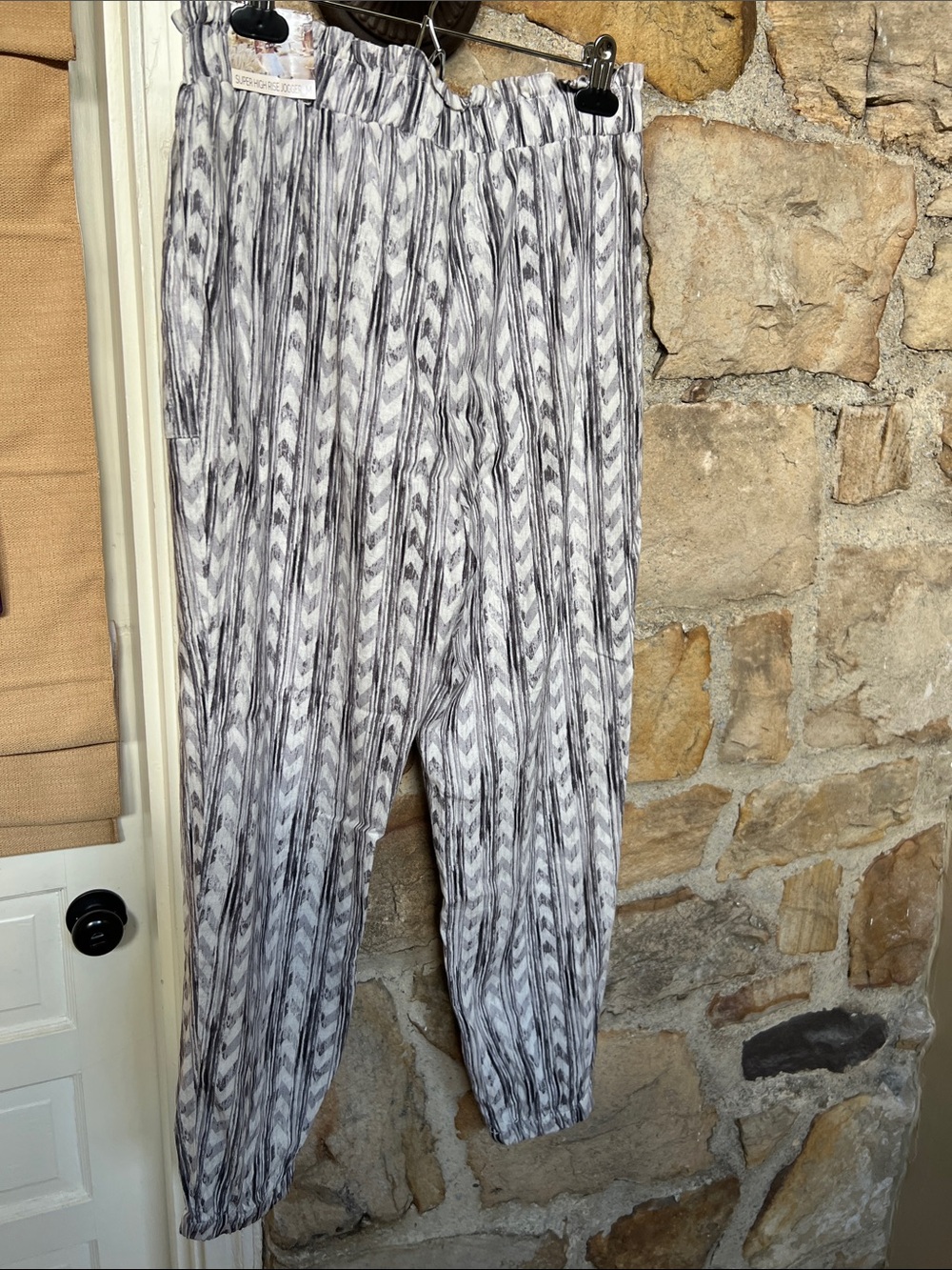 Adorable High Rise Joggers - Picture 3 of 9
